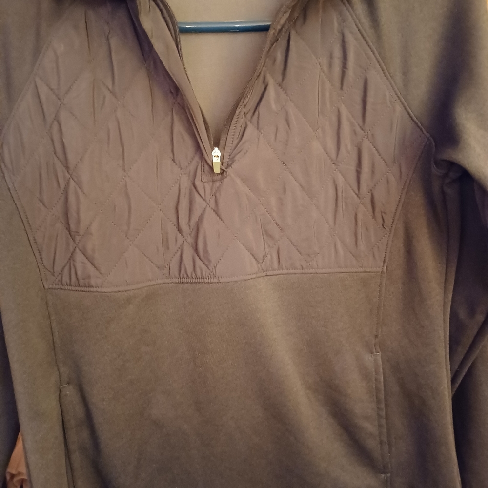 Pullover with 3/4 zipper and 2 pockets on each side